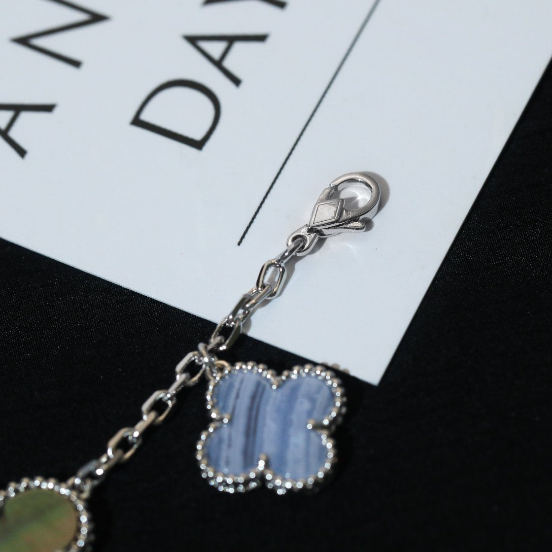 [Elowen jewelsry ]CLOVER BRACELET 5 MOTIFS MOP CHALCEDONY SILVER