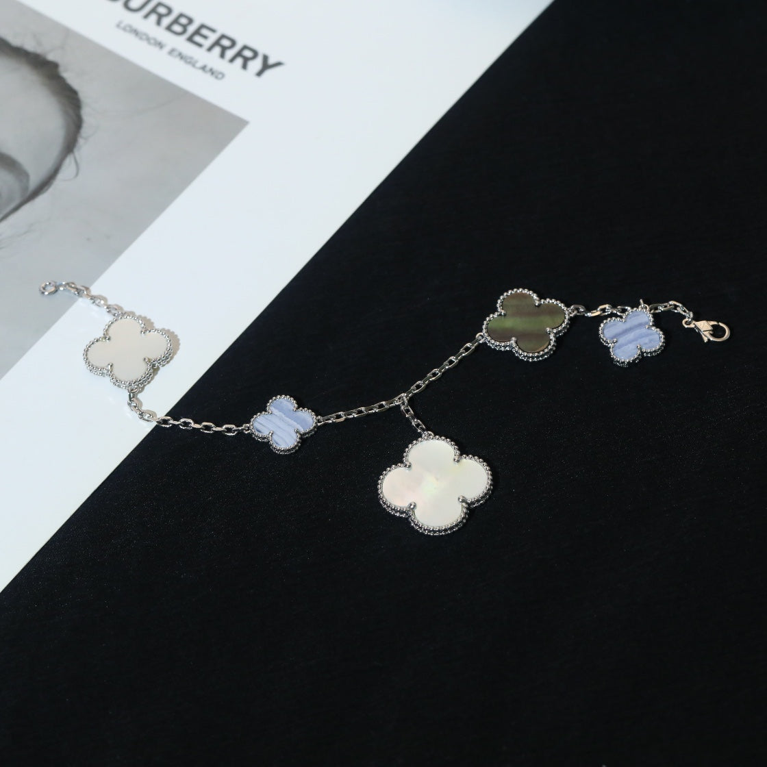 [Elowen jewelsry ]CLOVER BRACELET 5 MOTIFS MOP CHALCEDONY SILVER