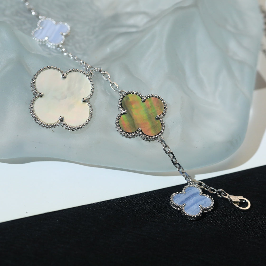 [Elowen jewelsry ]CLOVER BRACELET 5 MOTIFS MOP CHALCEDONY SILVER