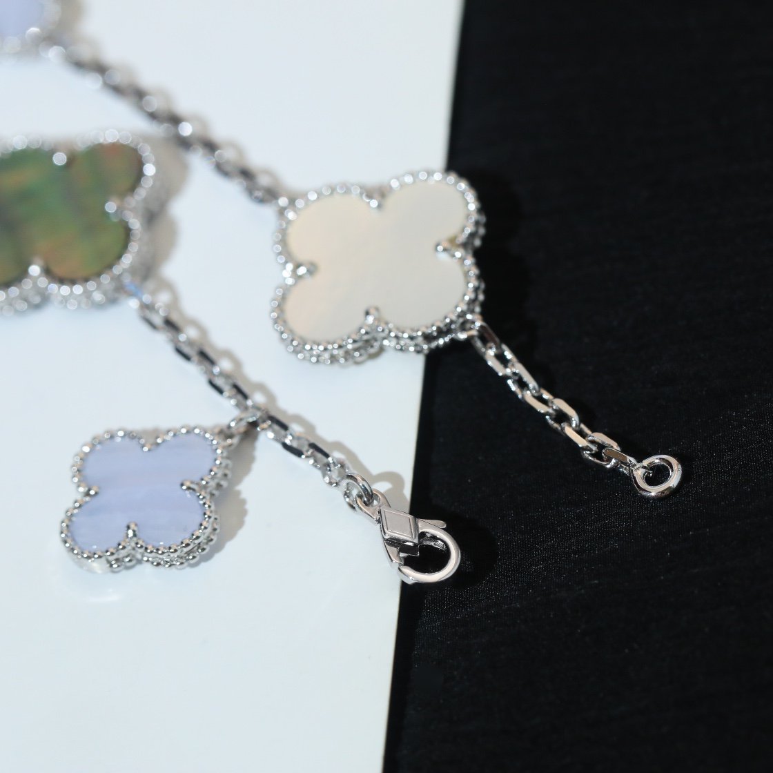 [Elowen jewelsry ]CLOVER BRACELET 5 MOTIFS MOP CHALCEDONY SILVER