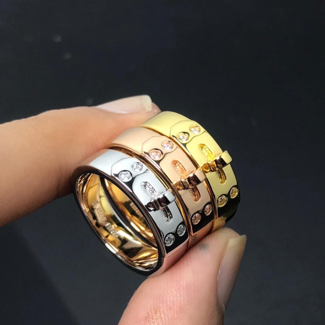 {
  "Elowen jewelsry": "Elowen Schmuck",
  "KELLY MEDIUM RING": "KELLY RING MITTEL"
}