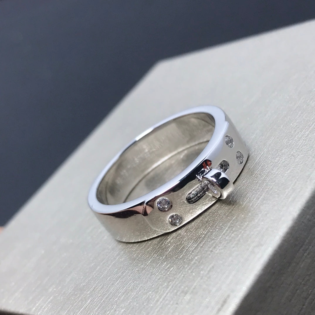 {
  "Elowen jewelsry": "Elowen Schmuck",
  "KELLY MEDIUM RING": "KELLY RING MITTEL"
}