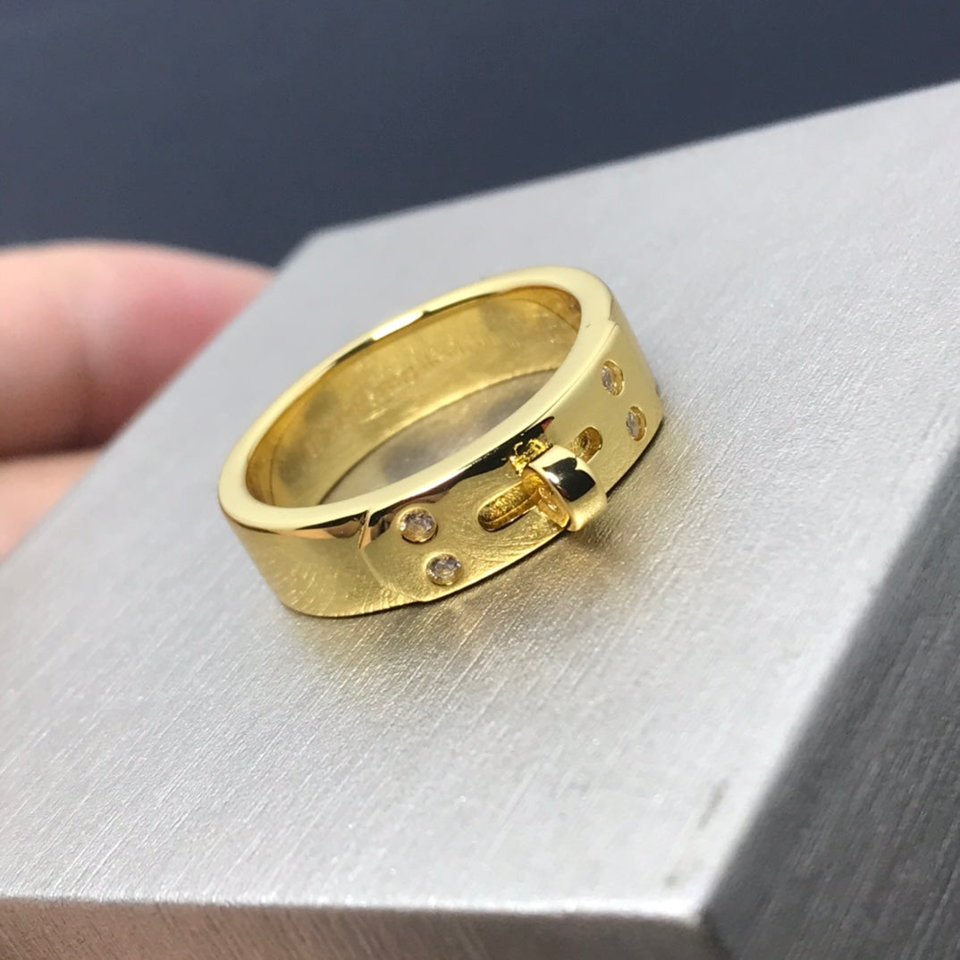 {
  "Elowen jewelsry": "Elowen Schmuck",
  "KELLY MEDIUM RING": "KELLY RING MITTEL"
}