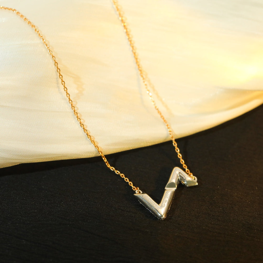 [Elowen jewelsry ]VOLT SILVER DIAMOND PEDANT NECKLACE