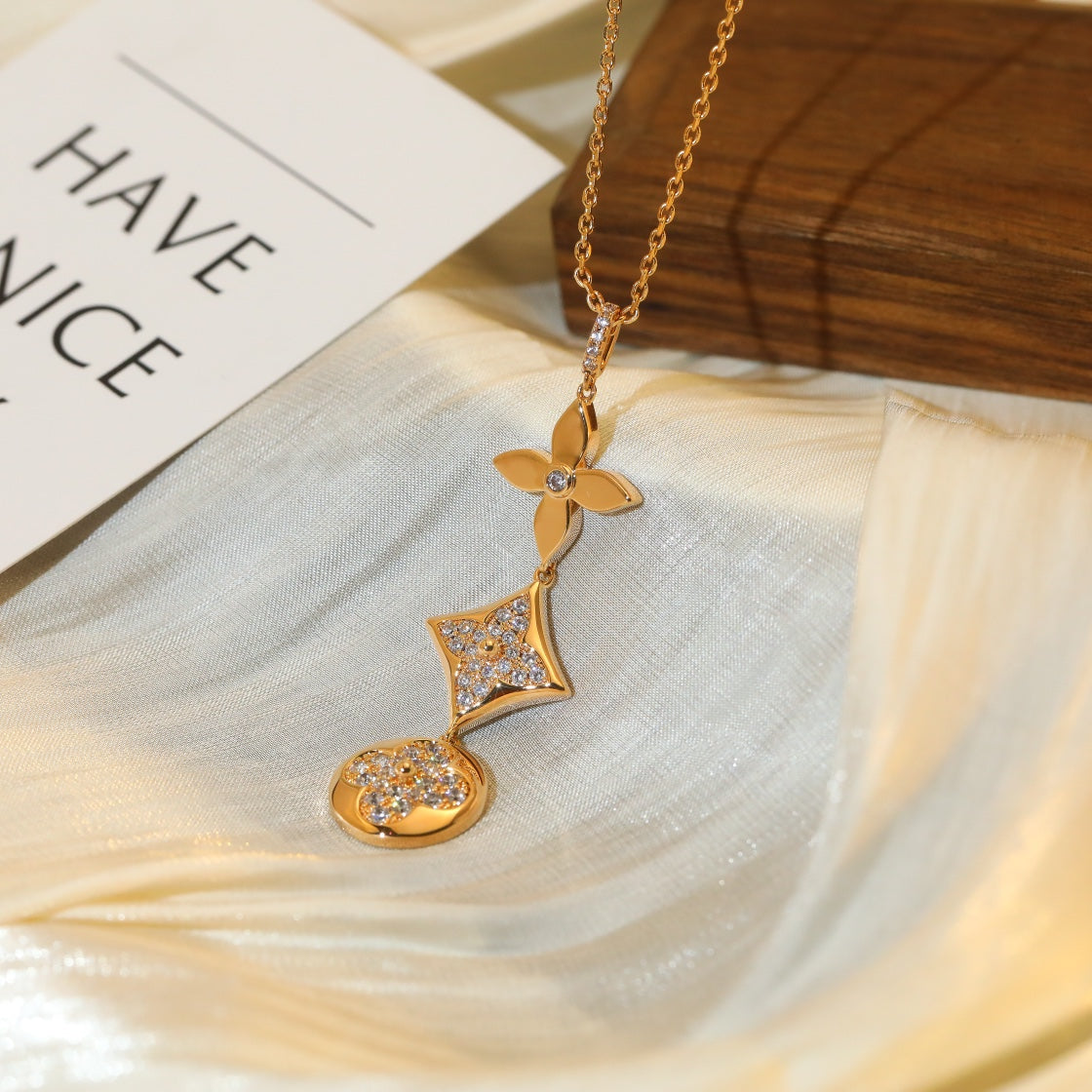 [Elowen Schmuck] STERN- UND SONNEN-DIAMANT-HALSKETTE IN ROSÉGOLD