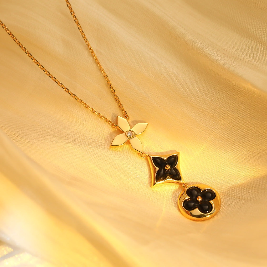 [Elowen Schmuck] STERNE UND SONNE ONYX ROSÉGOLD-HALSKETTE
