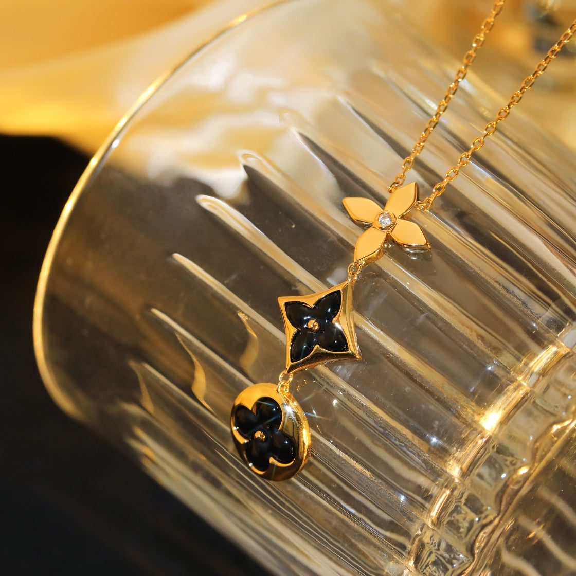 [Elowen Schmuck] STERNE UND SONNE ONYX ROSÉGOLD-HALSKETTE