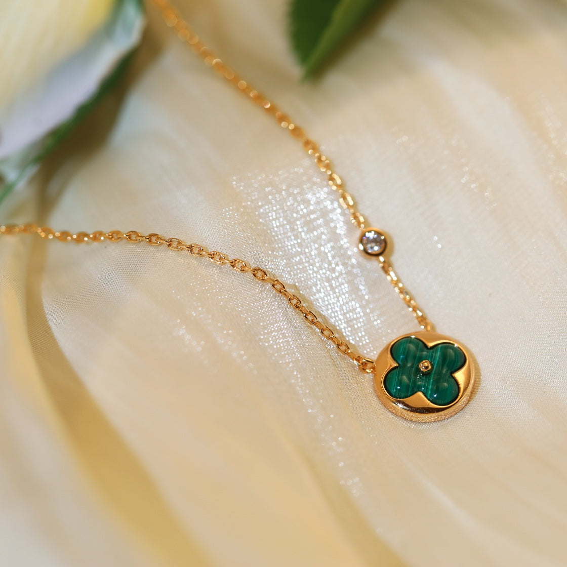 [Elowen jewelsry ]SUN PENDANT PINK GOLD 1 DIAMOND NECKLACE