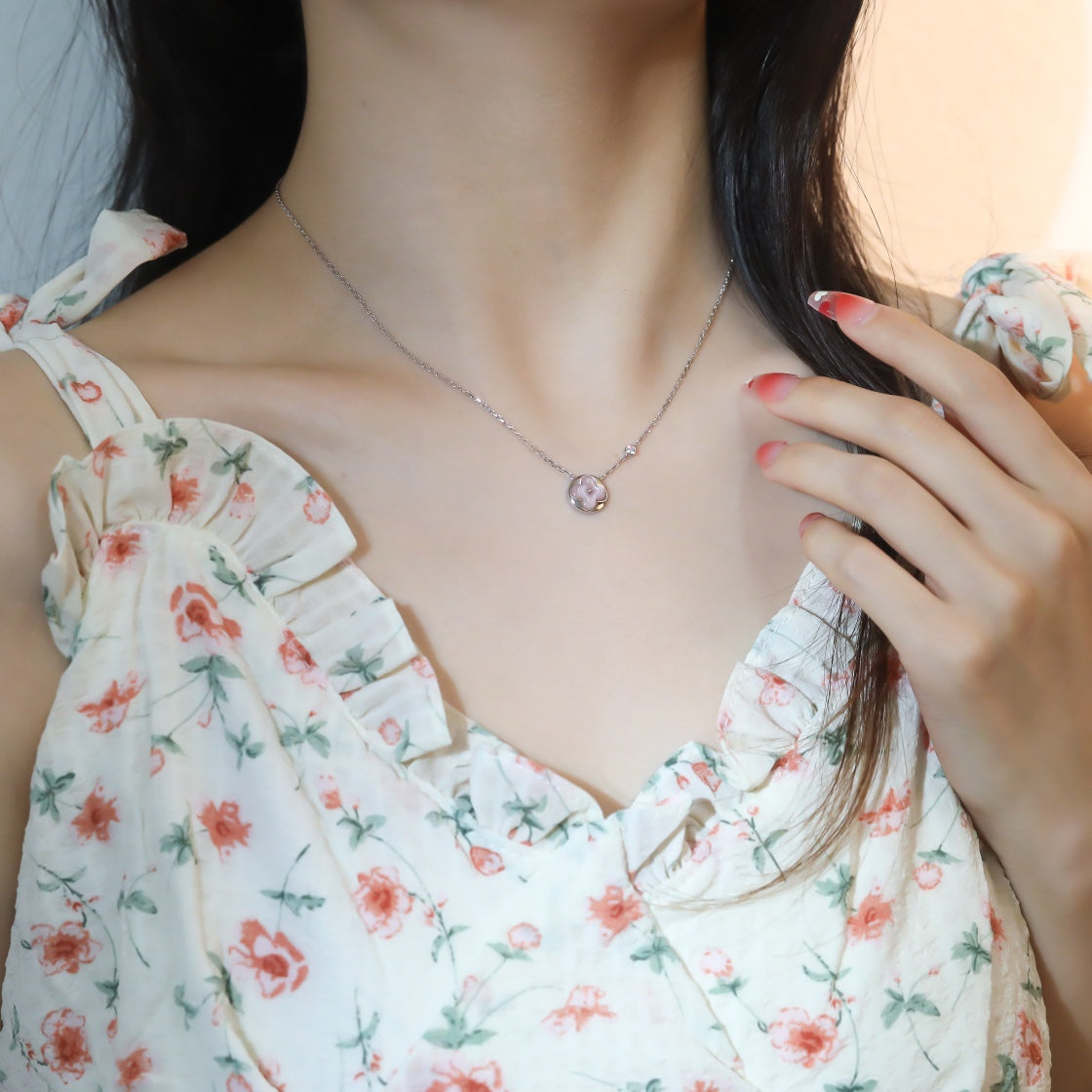 [Elowen jewelsry ]SUN PENDANT PINK GOLD 1 DIAMOND NECKLACE
