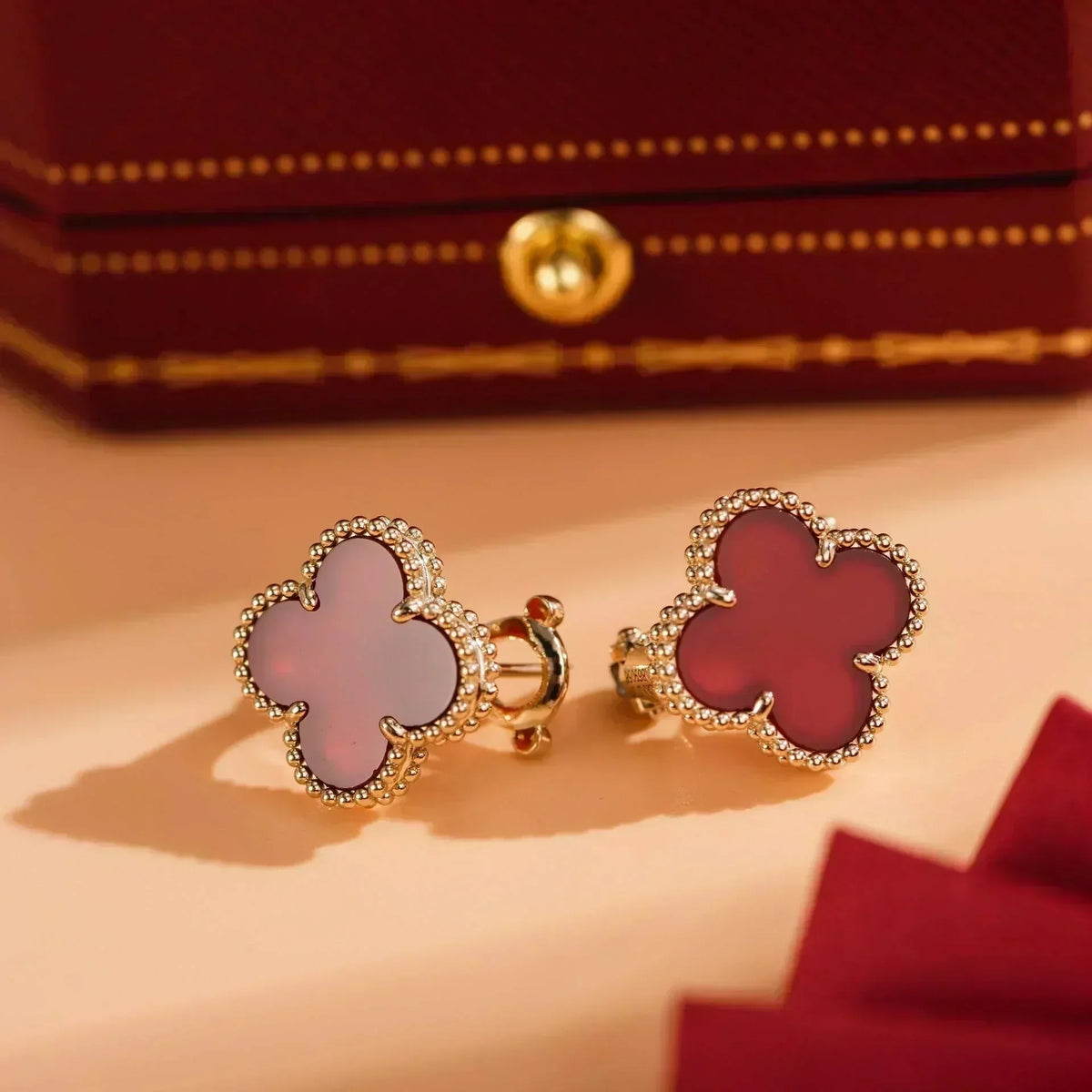 [Elowen jewelsry ]CLOVER MEDIUM 1 MOTIFS CARNELIAN  EARRINGS