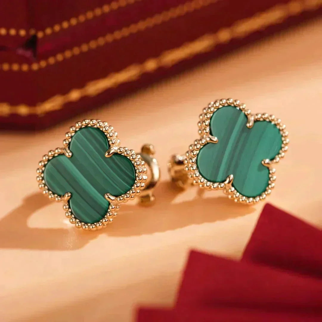 {
  "Elowen jewelsry": "Elowen ジュエリー",
  "CLOVER MEDIUM 1 MOTIFS MALACHITE EARRINGS": "クローバー ミディアム 1モチーフ マラカイト ピアス"
}