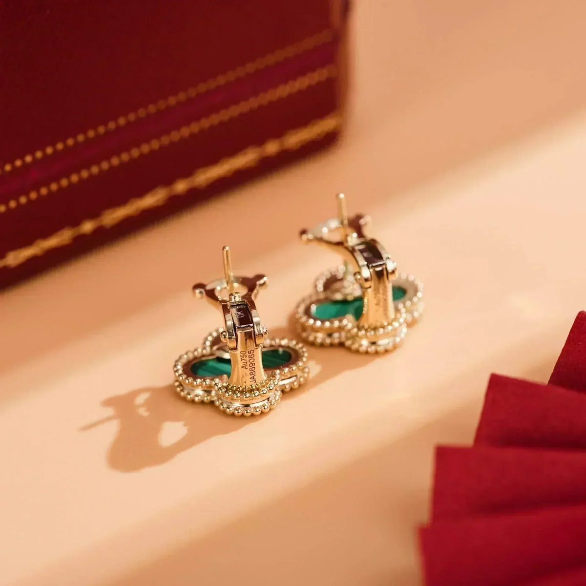{
  "Elowen jewelsry": "Elowen ジュエリー",
  "CLOVER MEDIUM 1 MOTIFS MALACHITE EARRINGS": "クローバー ミディアム 1モチーフ マラカイト ピアス"
}
