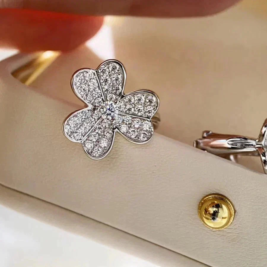 [Elowen jewelsry ]クローバー コスモス ダイヤモンド ピアス シルバー