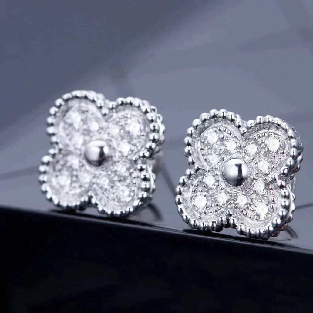 {
"Elowen jewelsry ": "Elowen ジュエリー",
"CLOVER 1 MOTIFS DIAMOND STUD EARRINGS SILVER": "クローバー 1モチーフ ダイヤモンド スタッドピアス シルバー"
}