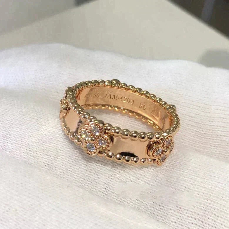 {
"Elowen jewelsry ": "Elowen Schmuck ",
"PERLEE DIAMOND RING": "PERLEE DIAMANT RING"
}