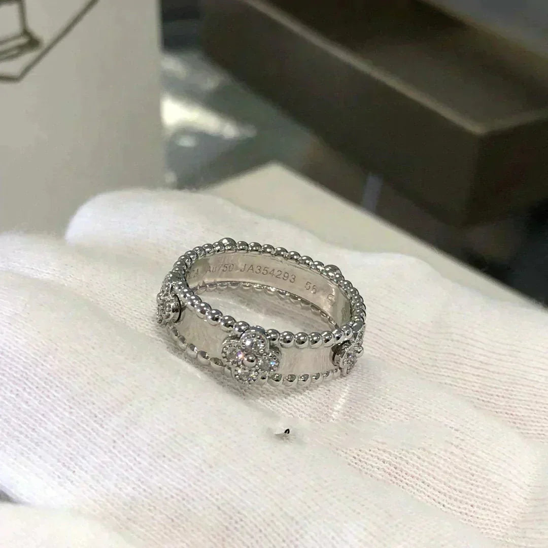 {
"Elowen jewelsry ": "Elowen Schmuck ",
"PERLEE DIAMOND RING": "PERLEE DIAMANT RING"
}