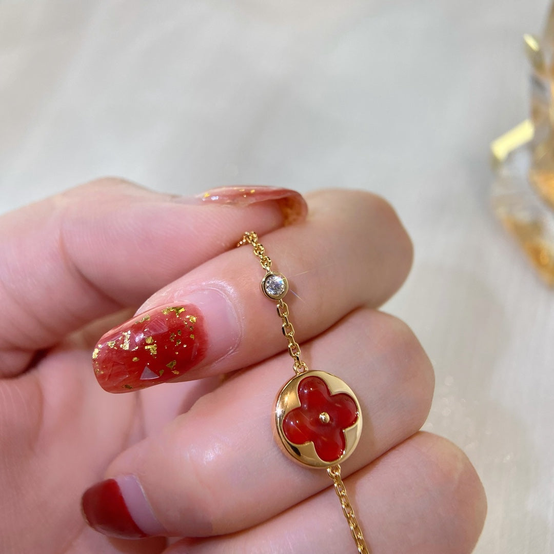 {
  "Elowen jewelsry": "Elowen Schmuck",
  "SUN PEDANT CARNELIAN BRACELET": "SONNEN-ANHÄNGER KARNEOL-ARMBAND"
}