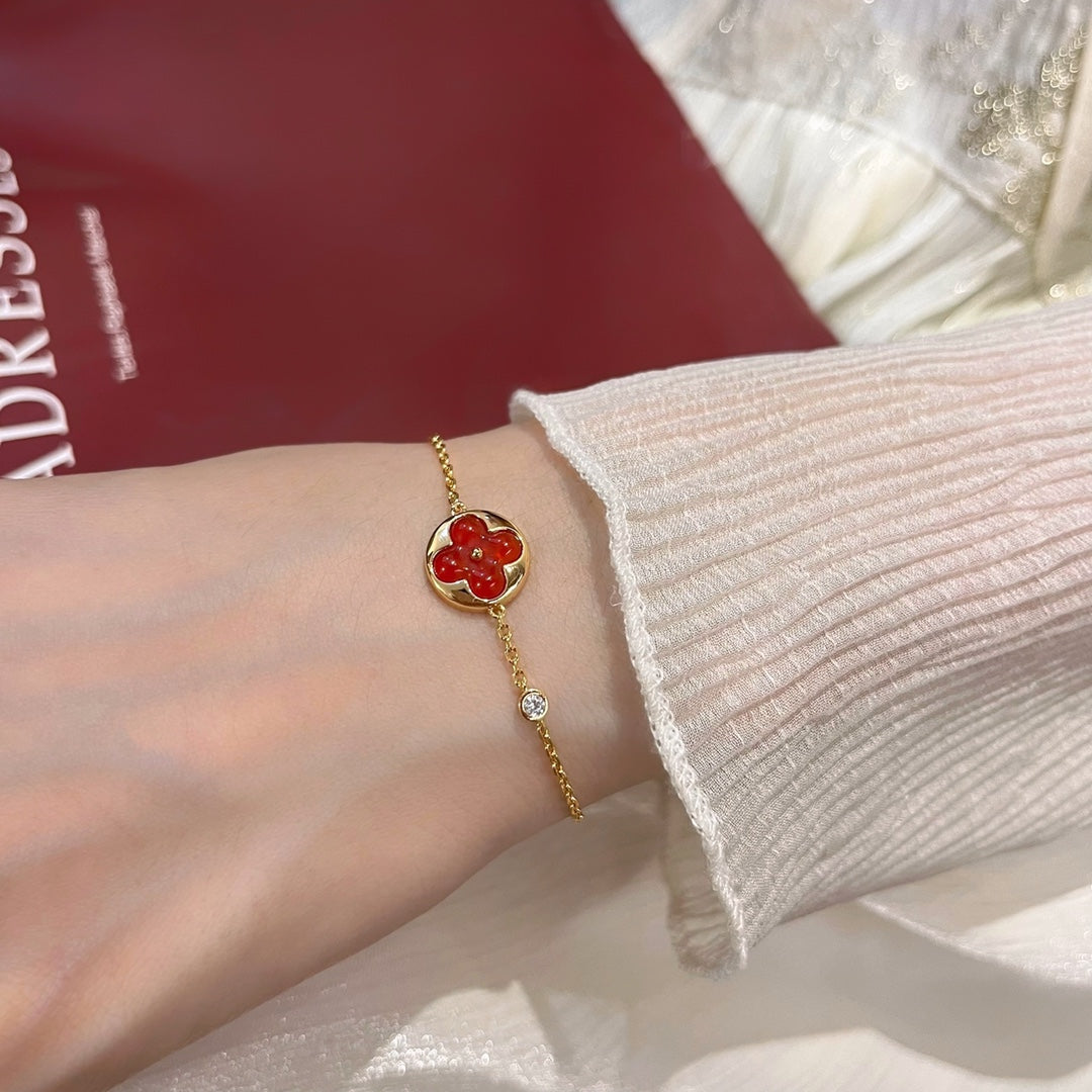 {
  "Elowen jewelsry": "Elowen Schmuck",
  "SUN PEDANT CARNELIAN BRACELET": "SONNEN-ANHÄNGER KARNEOL-ARMBAND"
}