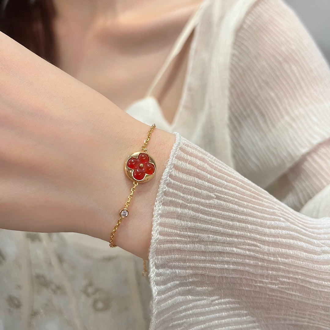 {
  "Elowen jewelsry": "Elowen Schmuck",
  "SUN PEDANT CARNELIAN BRACELET": "SONNEN-ANHÄNGER KARNEOL-ARMBAND"
}