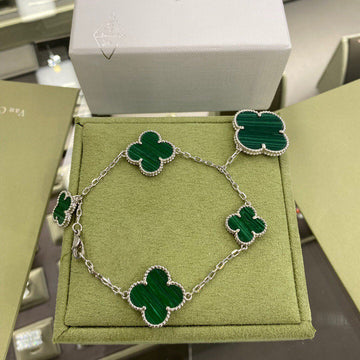 {
  "Elowen jewelsry": "Elowen ジュエリー",
  "CLOVER 5 MOTIFS SIVLER MALACHITE BRACELET": "クローバー 5モチーフ シルバー マラカイトブレスレット"
}