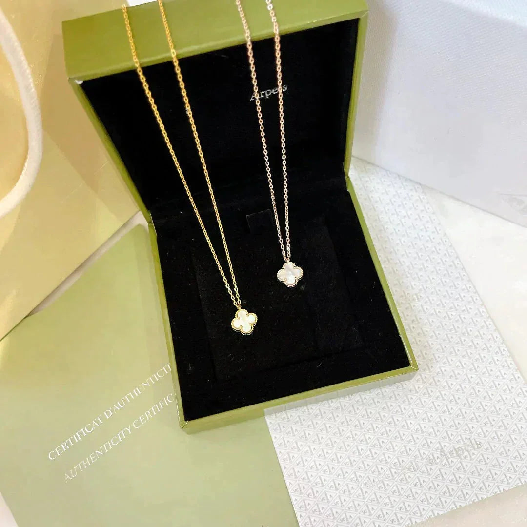 [Elowen jewelsry ]CLOVER MINI 9.5MM WHITE MOTHER-OF-PEARL NECKLACE