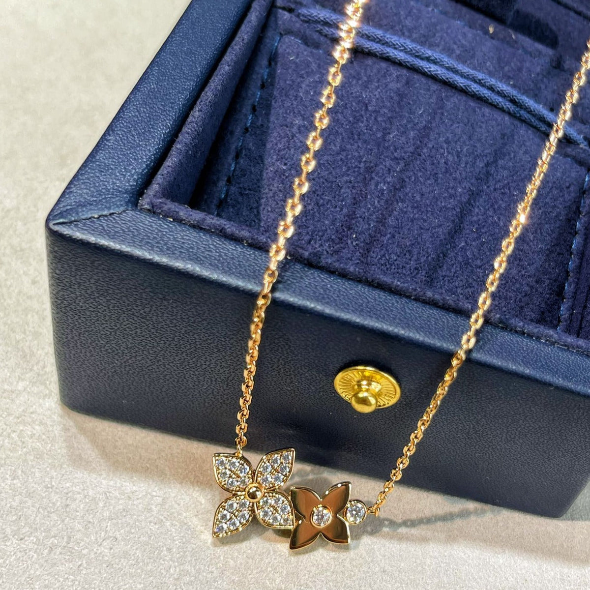 [Elowen jewelsry ]STAR BLOSSOM HALSKETTE ROSÉGOLD DIAMANTEN