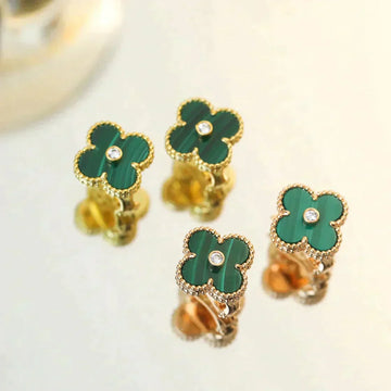 {
  "Elowen jewelsry": "Elowen ジュエリー",
  "CLOVER MEDIUM 1 MOTIFS MALACHITE DIAMOND EARRINGS": "クローバー ミディアム 1モチーフ マラカイト ダイヤモンド ピアス"
}