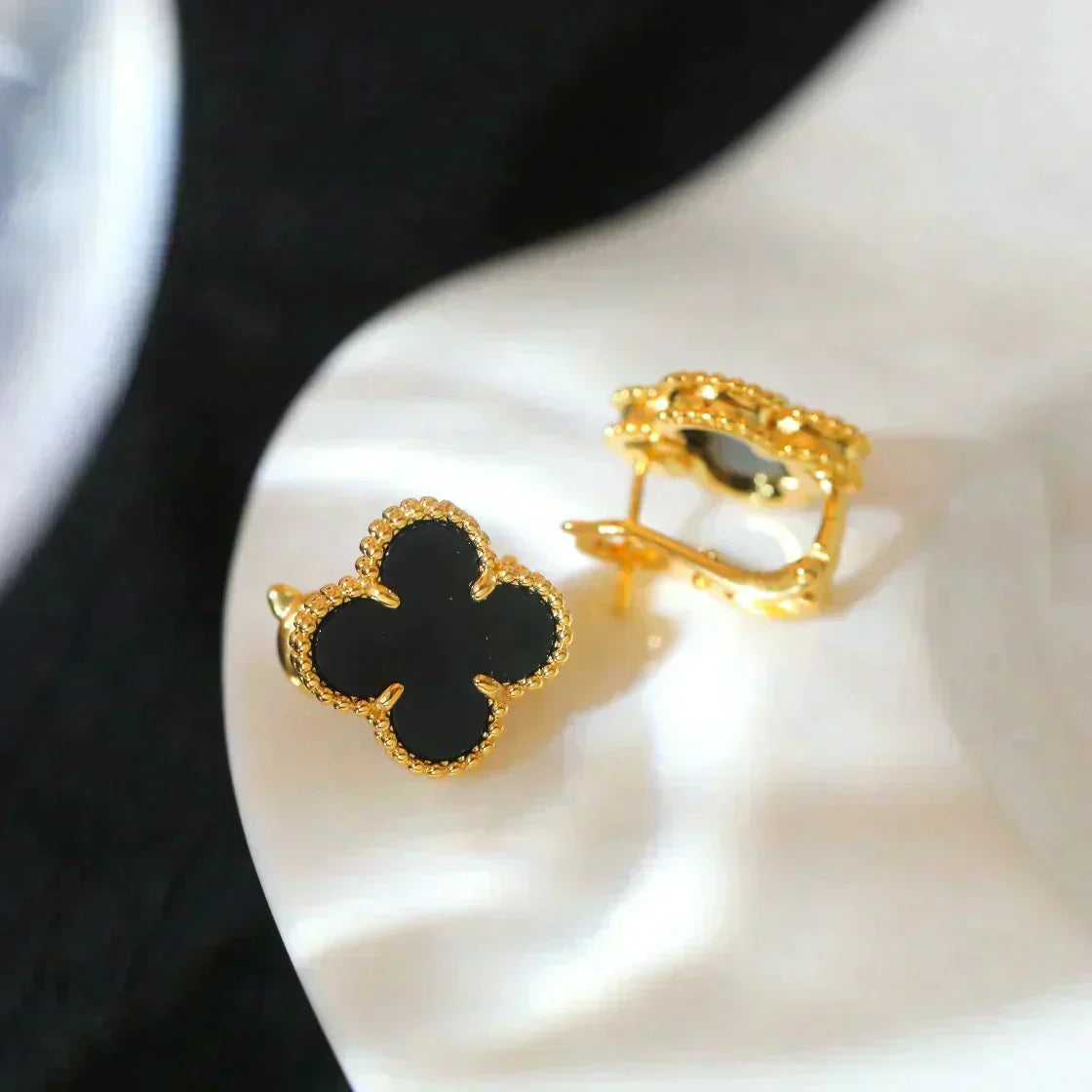 [Elowen jewelsry ]CLOVER MEDIUM 1 MOTIFS  ONYX STUD EARRINGS