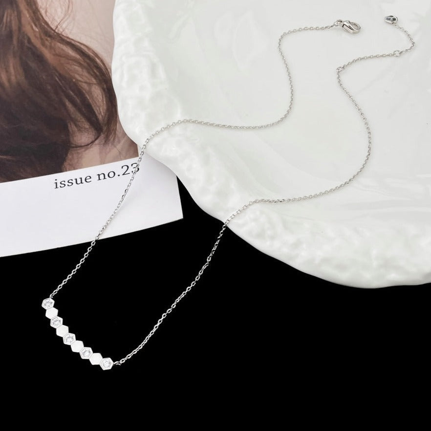 {
"Elowen jewelsry ": "エロウェン・ジュエリー",
"BEE MY LOVE DIAMOND NECKLACE": "ビー マイ ラブ ダイヤモンド ネックレス"
}
