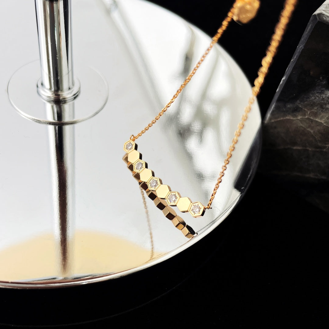 {
"Elowen jewelsry ": "エロウェン・ジュエリー",
"BEE MY LOVE DIAMOND NECKLACE": "ビー マイ ラブ ダイヤモンド ネックレス"
}