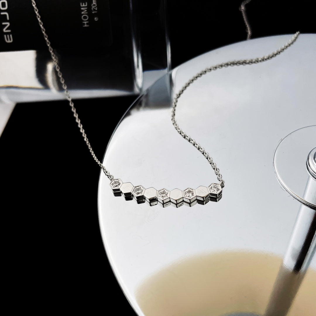 {
"Elowen jewelsry ": "エロウェン・ジュエリー",
"BEE MY LOVE DIAMOND NECKLACE": "ビー マイ ラブ ダイヤモンド ネックレス"
}
