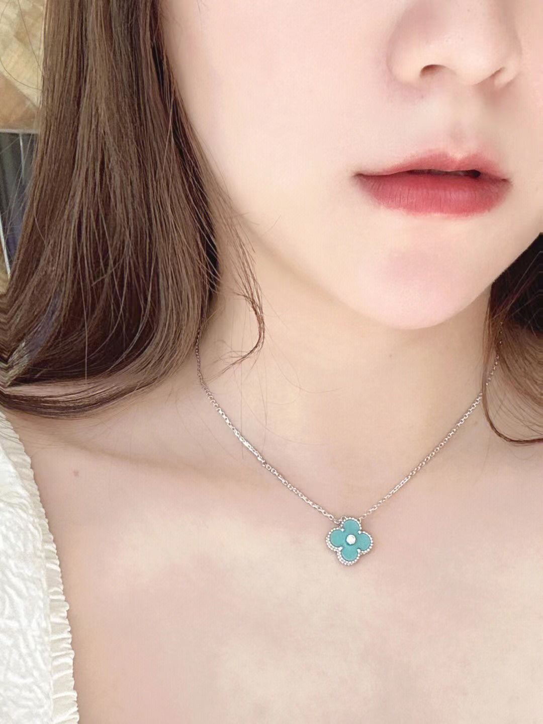 [Elowen jewelsry ]CLOVER 1 DIAMOND LIGHT BLUE SILVER NECKLACE