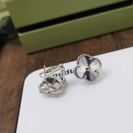 [Elowen jewelsry ]CLOVER MITTLERE OHRSTECKER