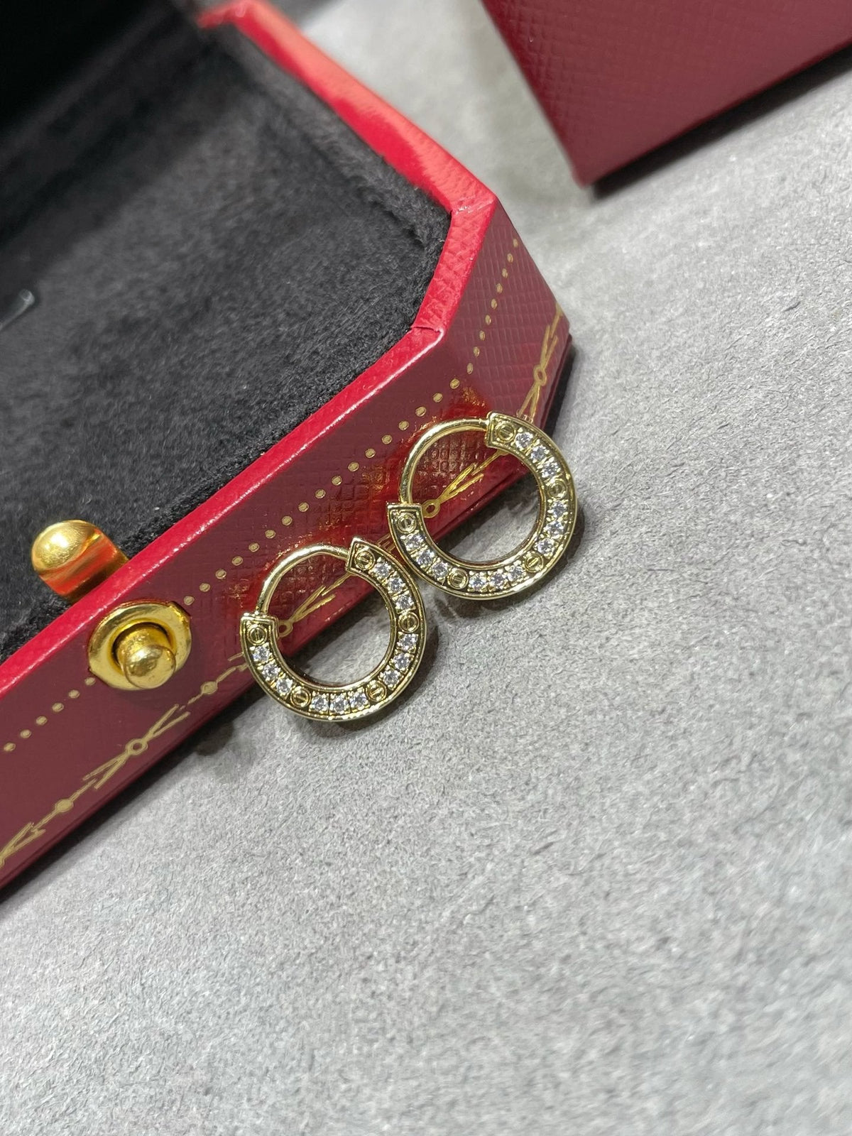 {
  "Elowen jewelsry": "Elowen ジュエリー",
  "LOVE DIAMOND EARRINGS": "LOVE ダイヤモンドピアス"
}