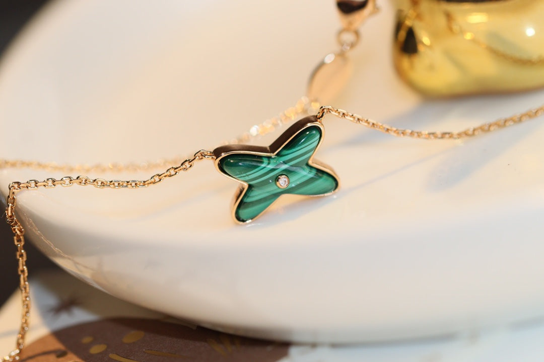 {
  "Elowen jewelsry": "Elowen ジュエリー",
  "JEUX MALACHITE 1 DIAMOND PINK GOLD NECKLACE": "JEUX マラカイト 1ダイヤモンド ピンクゴールド ネックレス"
}