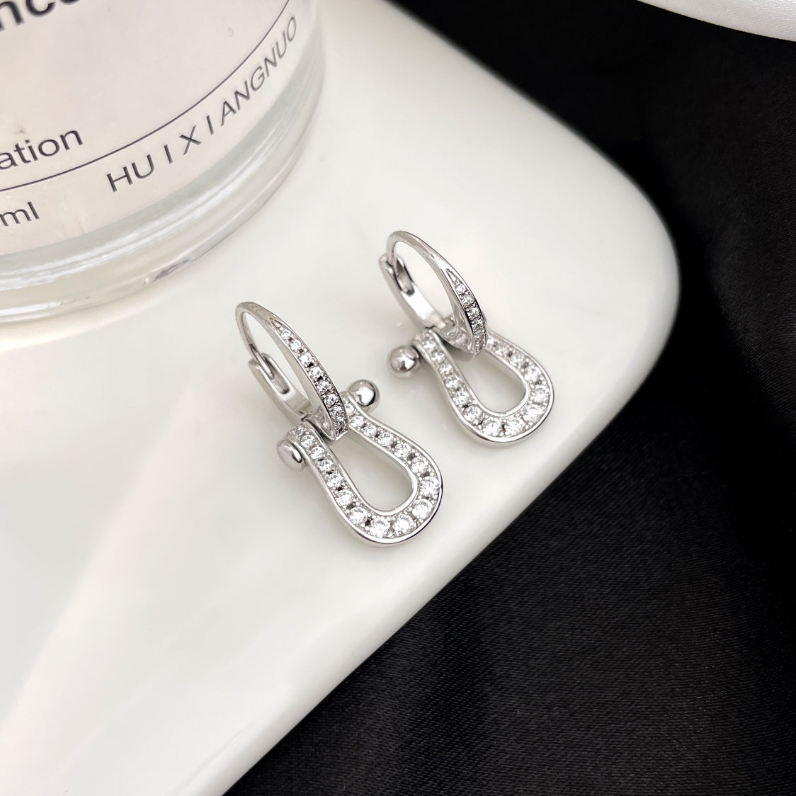 {
  "Elowen jewelsry": "Elowen ジュエリー",
  "FORCE 10 FULL DIAMOND DROP EARRINGS MEDIUM MODEL": "フォース10 フルダイヤモンド ドロップイヤリング ミディアムモデル"
}
