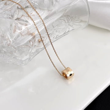 {
  "Elowen jewelsry": "Elowen Schmuck",
  "BEE MINI NECKLACE": "BEE MINI HALSKETTE"
}