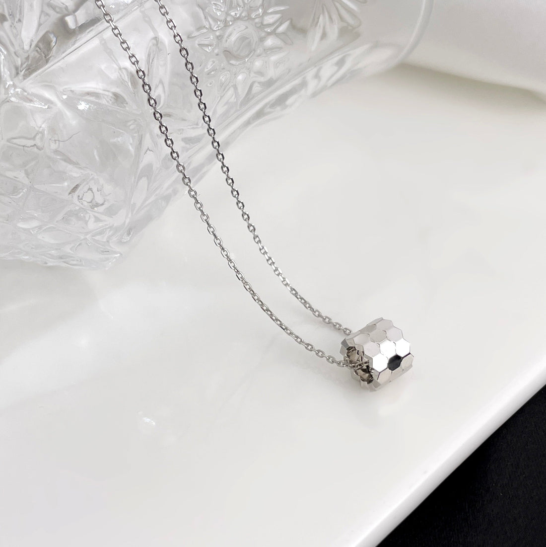 [Elowen jewelsry ]BEE MINI NECKLACE