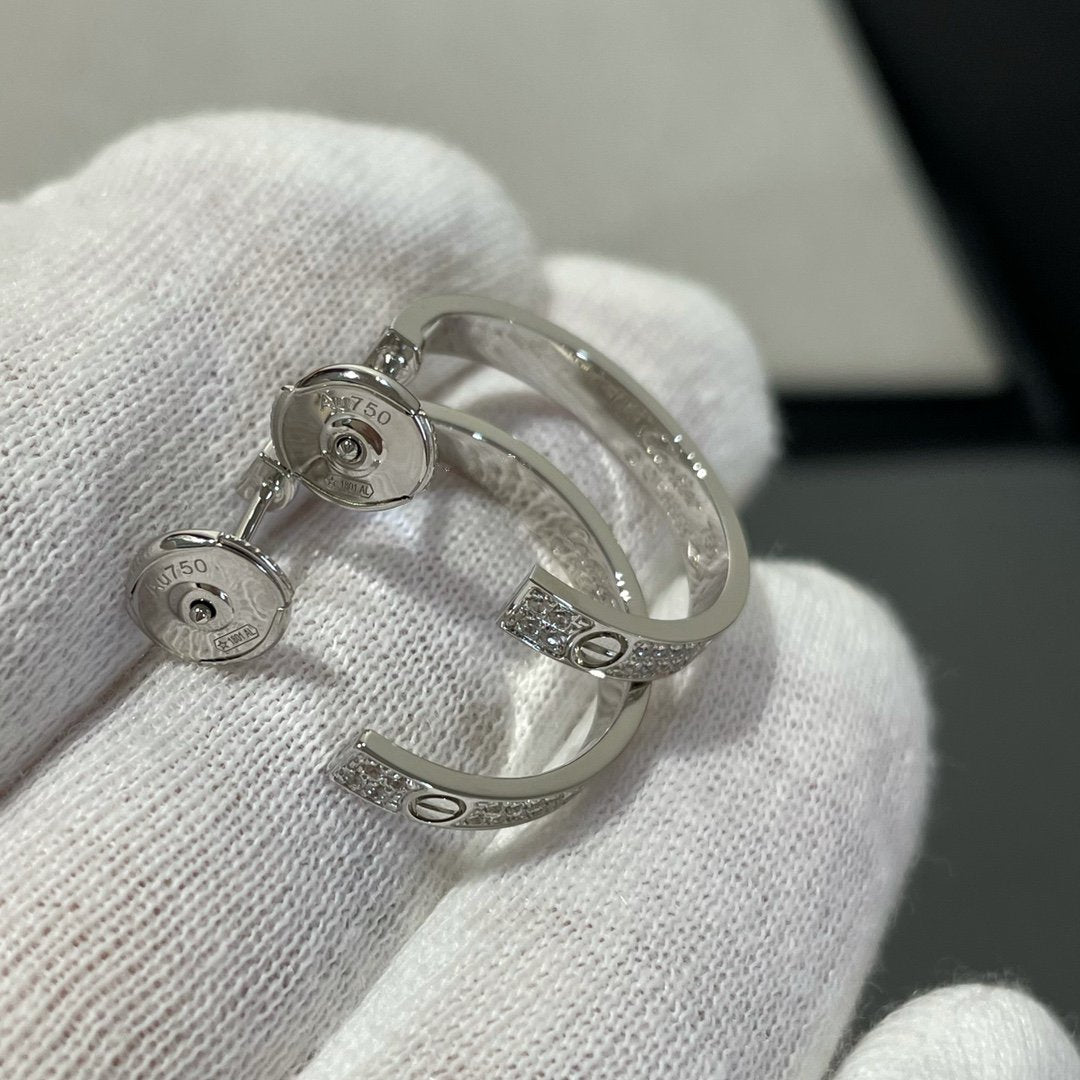 {
  "Elowen jewelsry": "Elowen ジュエリー",
  "LOVE DIAMOND SILVER HOOP EARRINGS": "LOVE ダイヤモンド シルバー フープピアス"
}