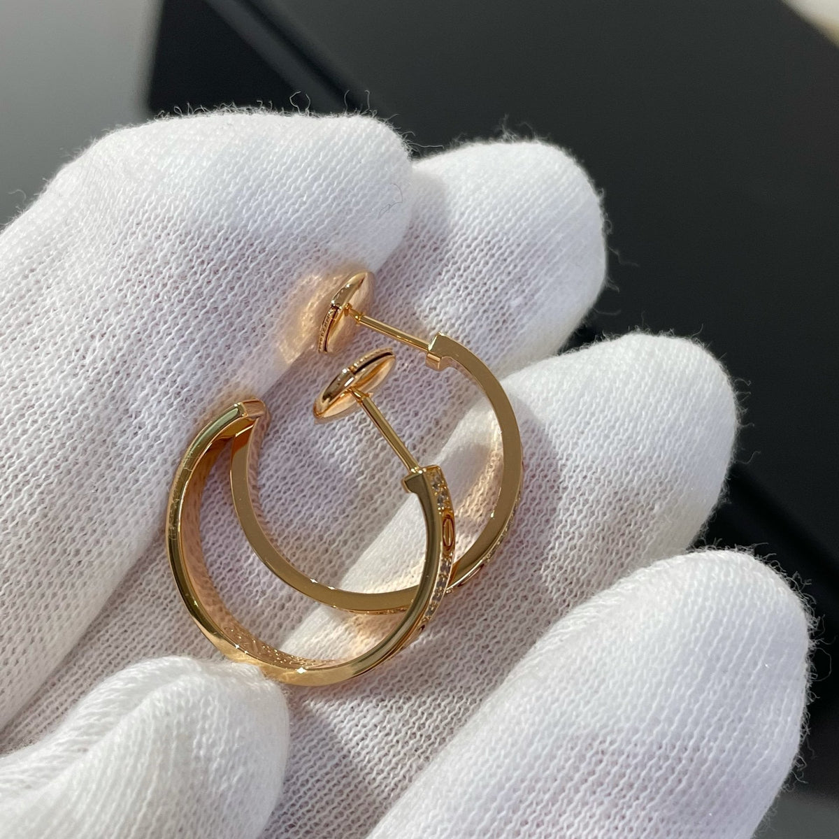 {
  "Elowen jewelsry": "エローウェン・ジュエリー",
  "LOVE DIAMOND PINK GOLD HOOP EARRINGS": "ラブ ダイヤモンド ピンクゴールド フープピアス"
}