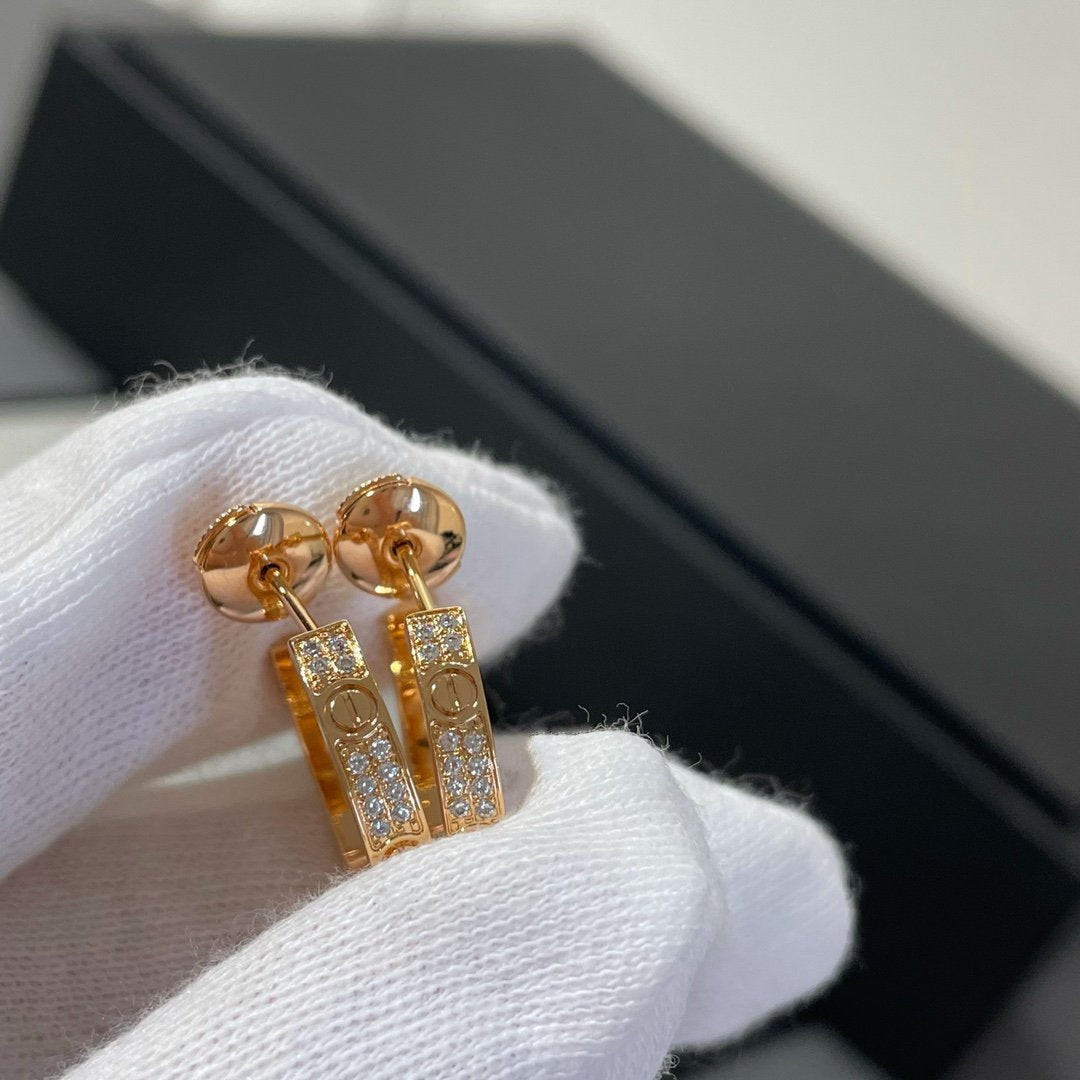 {
  "Elowen jewelsry": "エローウェン・ジュエリー",
  "LOVE DIAMOND PINK GOLD HOOP EARRINGS": "ラブ ダイヤモンド ピンクゴールド フープピアス"
}