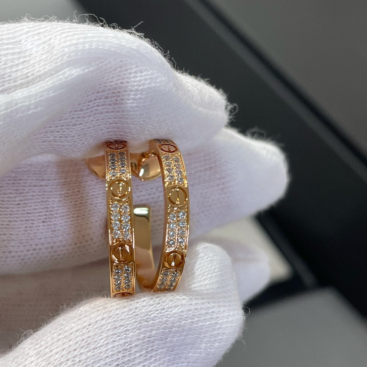 {
  "Elowen jewelsry": "エローウェン・ジュエリー",
  "LOVE DIAMOND PINK GOLD HOOP EARRINGS": "ラブ ダイヤモンド ピンクゴールド フープピアス"
}