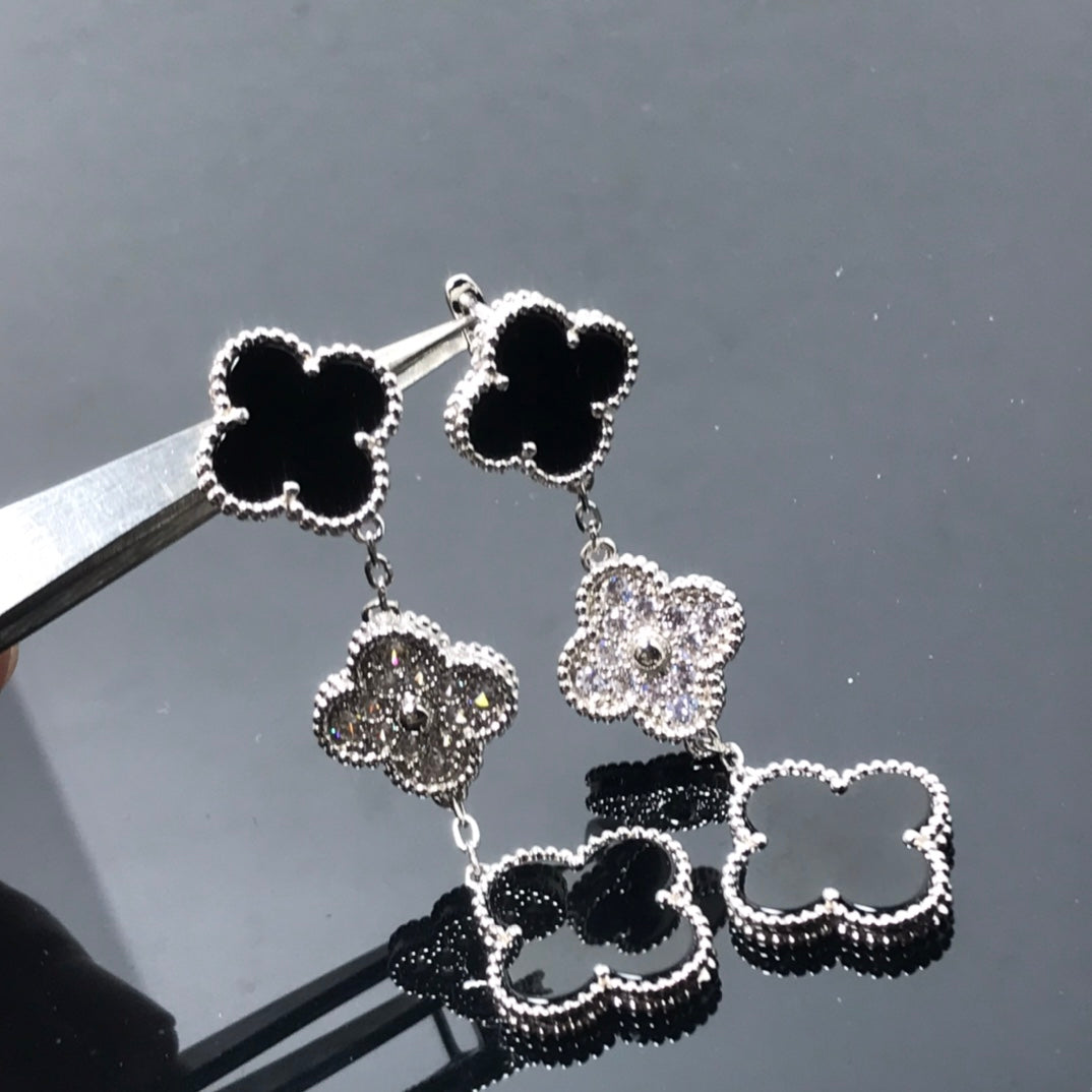 {
  "Elowen jewelsry": "Elowen ジュエリー",
  "CLOVER 3 MOTIF DIAMOND ONYX SILVER EARRINGS": "クローバー 3モチーフ ダイヤモンド オニキス シルバーピアス"
}
