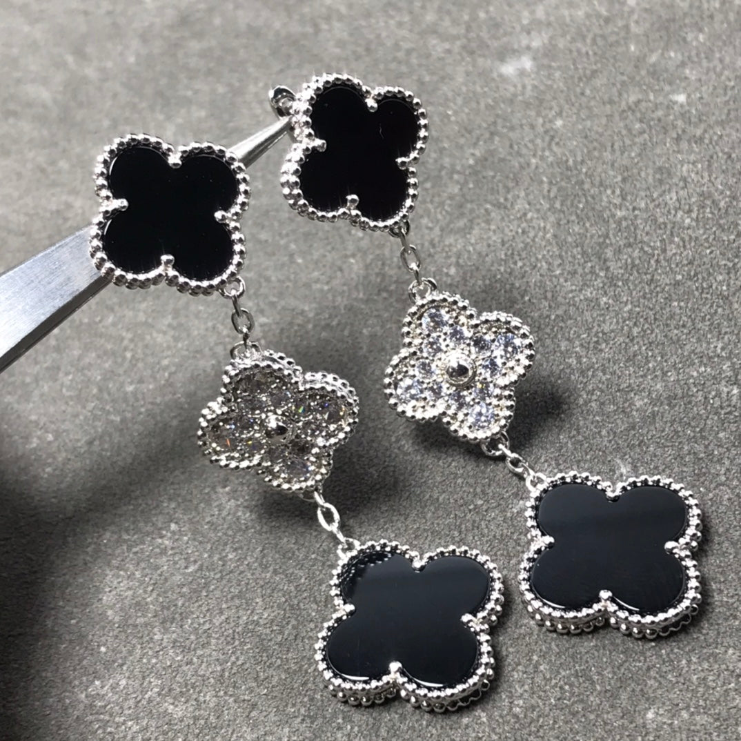 {
  "Elowen jewelsry": "Elowen ジュエリー",
  "CLOVER 3 MOTIF DIAMOND ONYX SILVER EARRINGS": "クローバー 3モチーフ ダイヤモンド オニキス シルバーピアス"
}