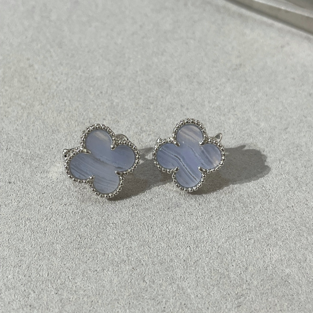 [Elowen jewelsry ]CLOVER CHALCEDONY SILVER STUD EARRINGS