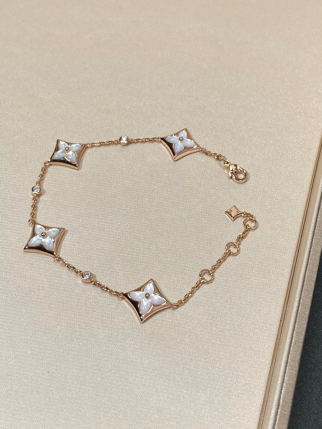 [Elowen jewelsry ]STAR 4 MOTIF MOP DIAMOND PINK GOLD BRACELET