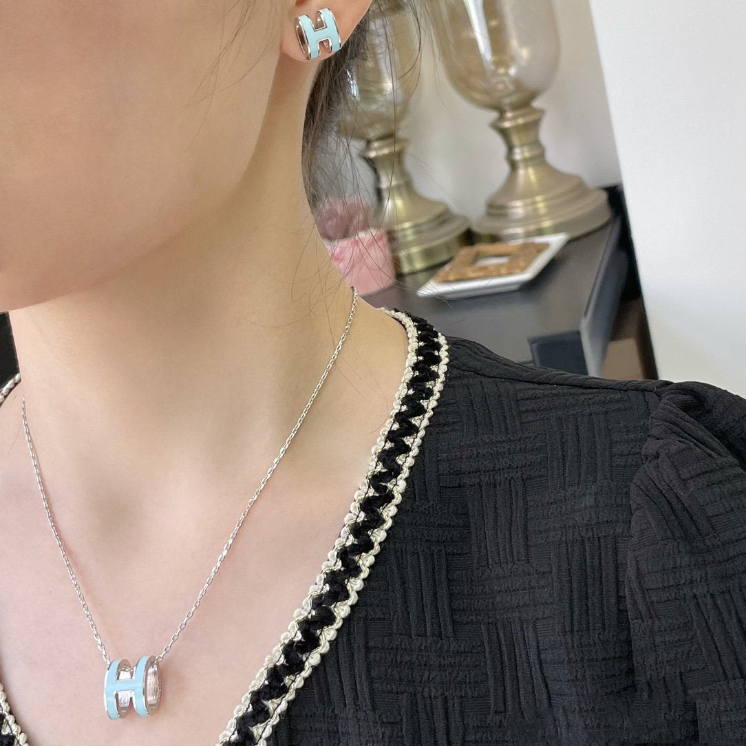 {
  "Elowen jewelsry": "Elowen ジュエリー",
  "POP H SKY BLUE NECKLACE": "POP H スカイブルー ネックレス"
}
