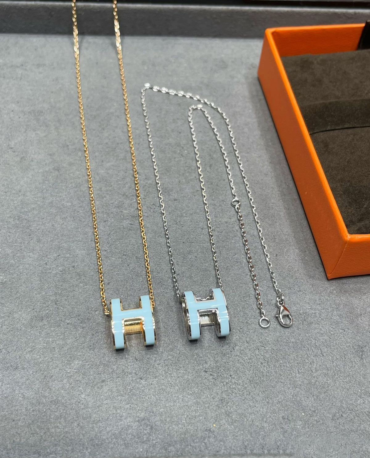 {
  "Elowen jewelsry": "Elowen ジュエリー",
  "POP H SKY BLUE NECKLACE": "POP H スカイブルー ネックレス"
}