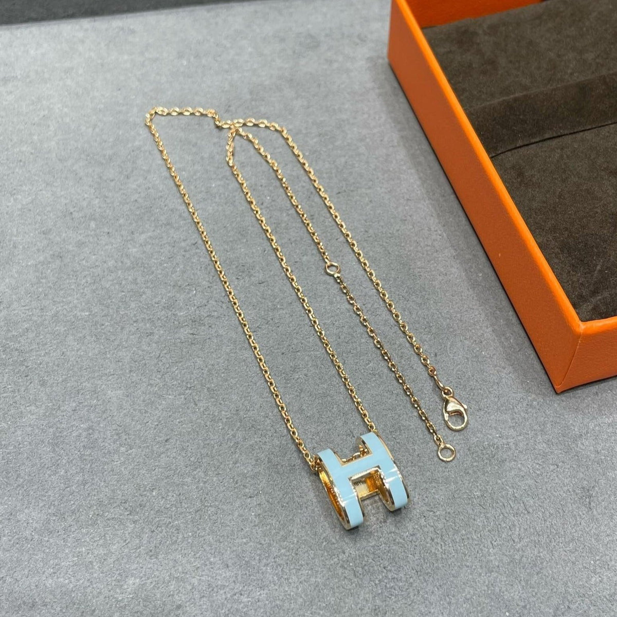{
  "Elowen jewelsry": "Elowen ジュエリー",
  "POP H SKY BLUE NECKLACE": "POP H スカイブルー ネックレス"
}