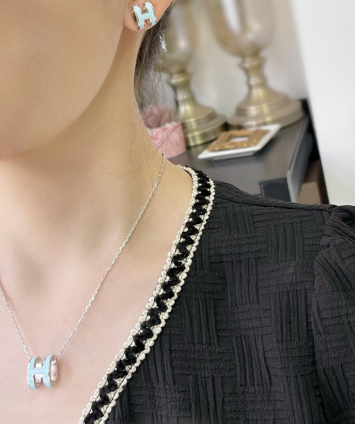 [Elowen Schmuck] POP H HIMMELBLAUE OHRSTECKER